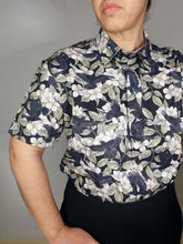 SHORT-SLEEVE COLLARED SHIRT (Spring Flying Ravens print)